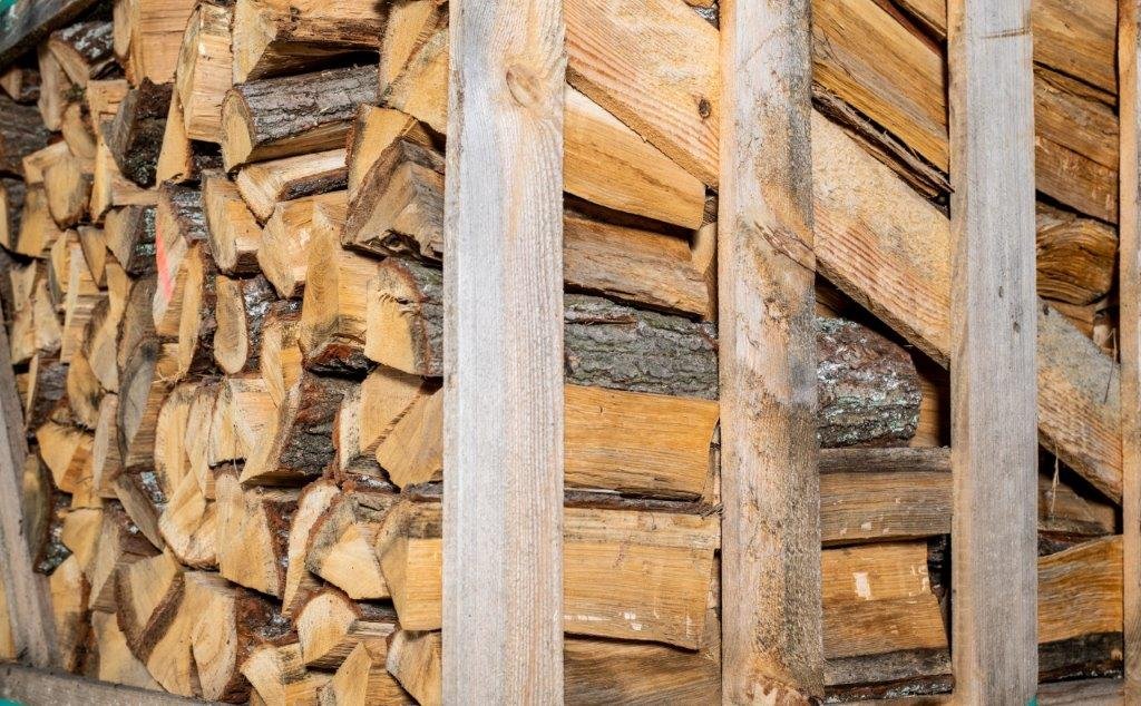 Verschiedene Holzarten nebeneinander