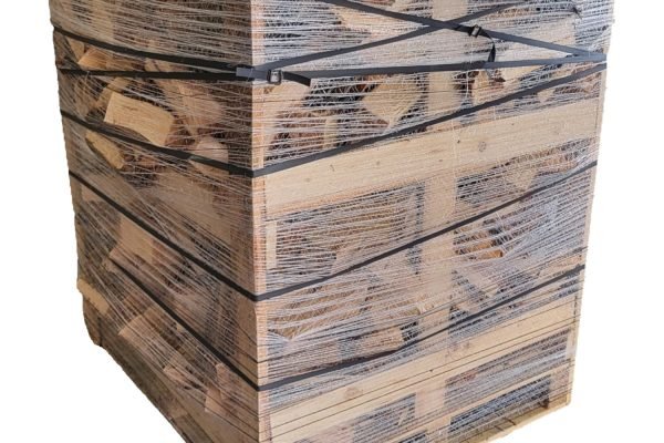 Kaminholz 25 cm gestapelt und trocken – 160 × 125 × 125 cm